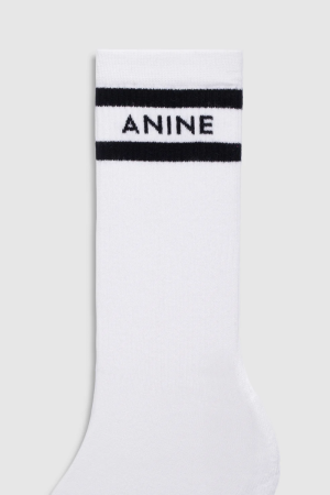 A2213078 WHITE AND BLACK